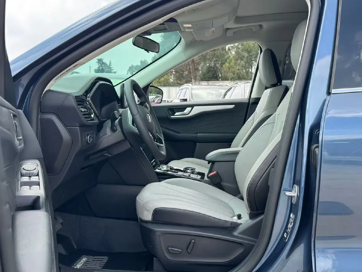 2024 Ford Escape 2.0T 248HP L4 8AT,autocango,china used car exporter,china ev exporter,chinese used car exporter,chinese used ev exporter