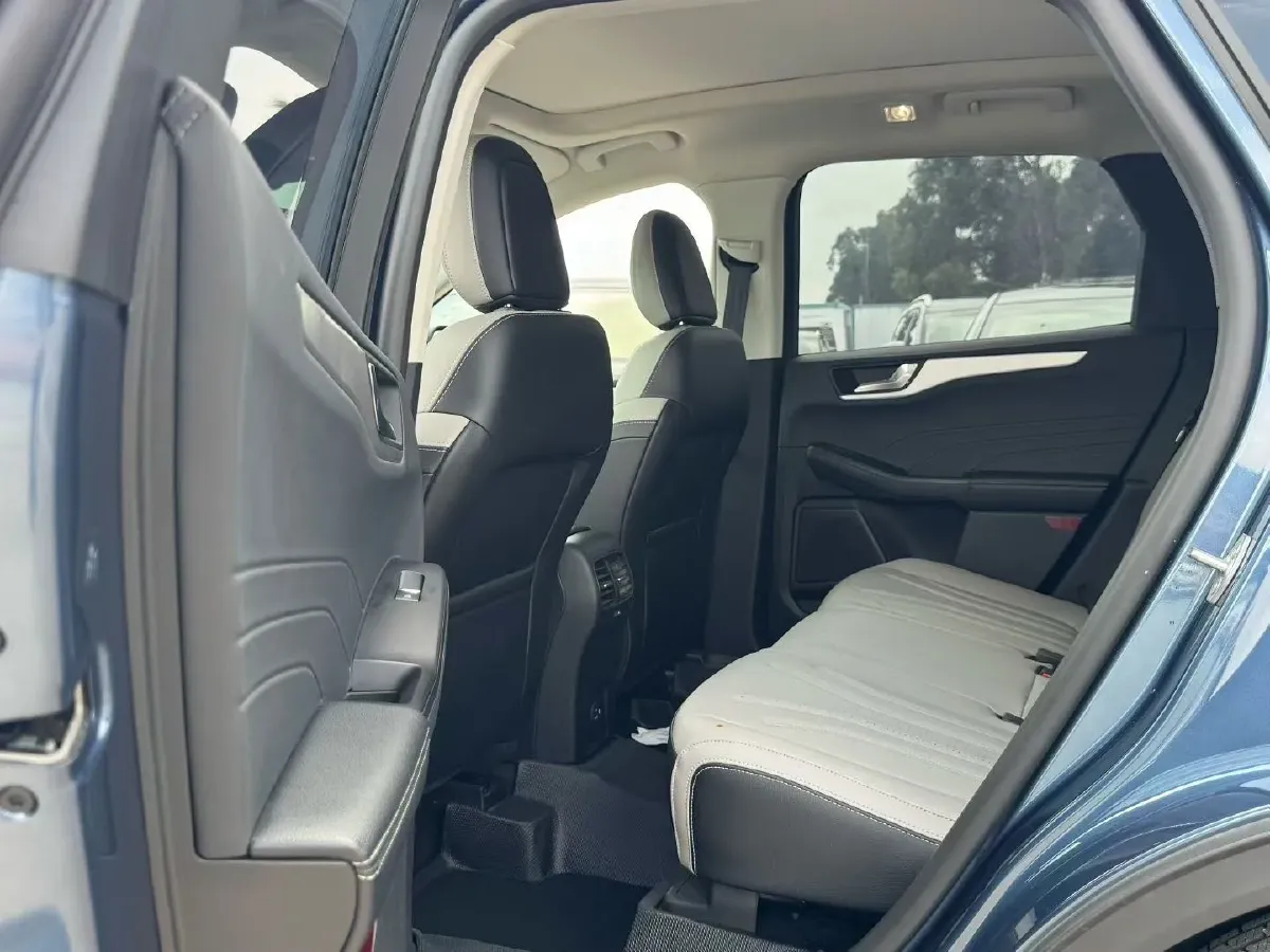 2024 Ford Escape 2.0T 248HP L4 8AT,autocango,china used car exporter,china ev exporter,chinese used car exporter,chinese used ev exporter