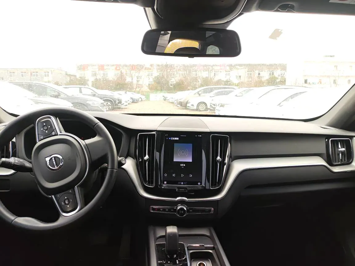 2023 Volvo XC60 2.0T 250HP L4 8AT,autocango,china used car exporter,china ev exporter,chinese used car exporter,chinese used ev exporter