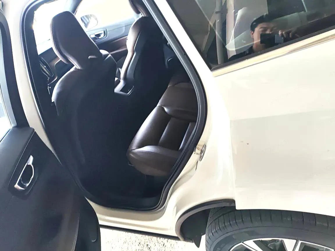 2023 Volvo XC60 2.0T 250HP L4 8AT,autocango,china used car exporter,china ev exporter,chinese used car exporter,chinese used ev exporter