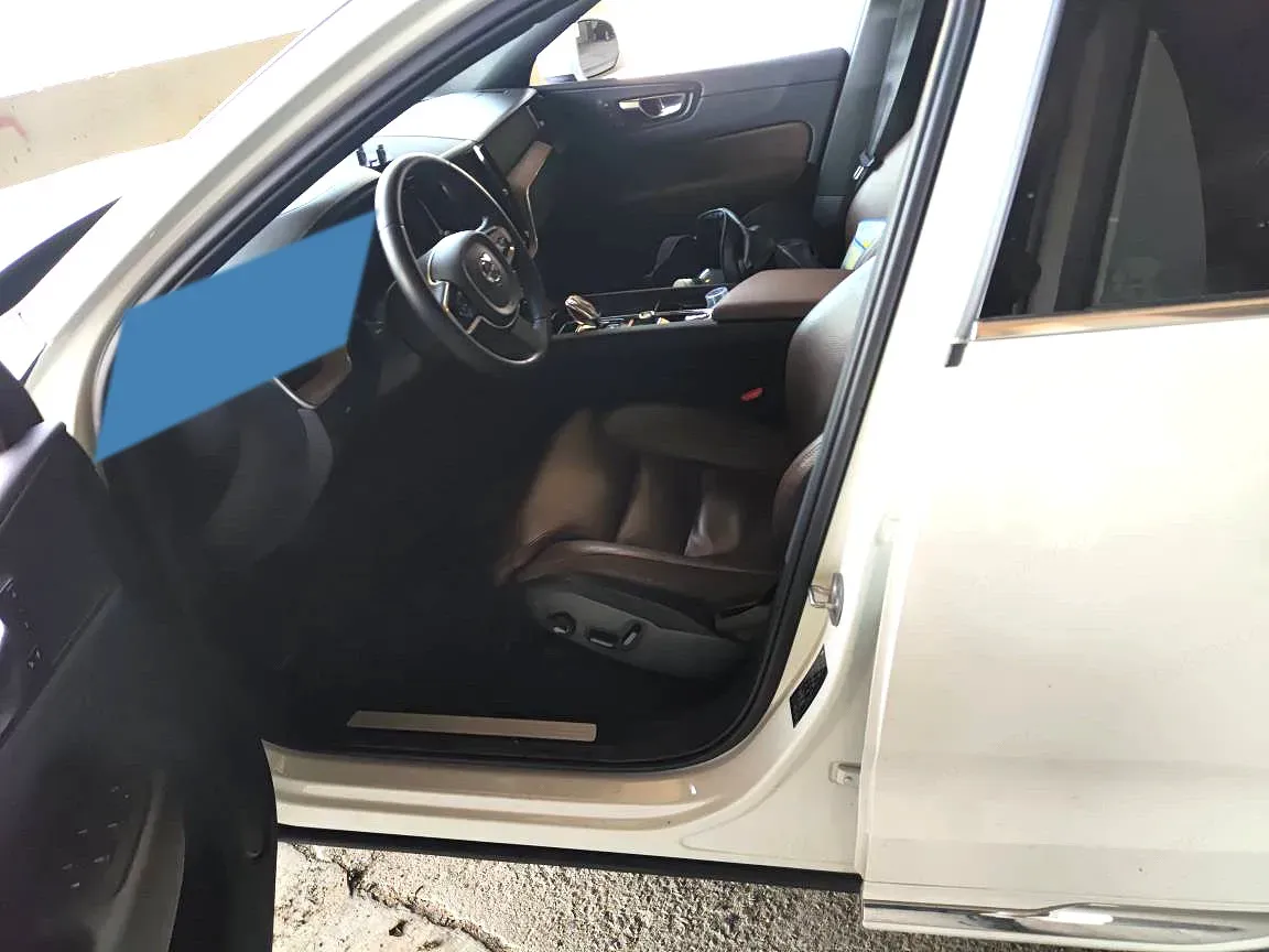 2023 Volvo XC60 2.0T 250HP L4 8AT,autocango,china used car exporter,china ev exporter,chinese used car exporter,chinese used ev exporter