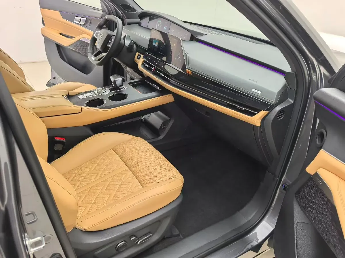 2021 ChangAn UNI-K 2.0T 233HP L4 8AT,autocango,china used car exporter,china ev exporter,chinese used car exporter,chinese used ev exporter