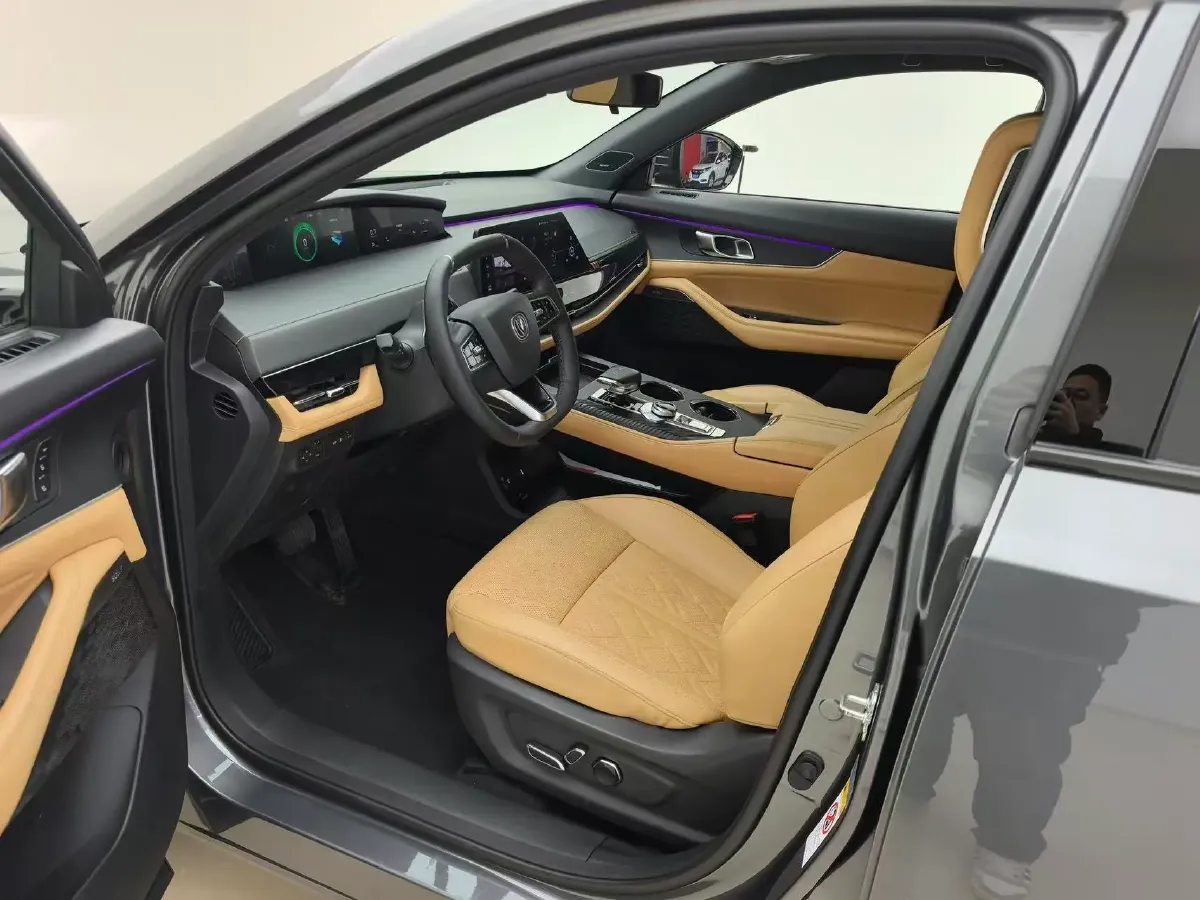 2021 ChangAn UNI-K 2.0T 233HP L4 8AT,autocango,china used car exporter,china ev exporter,chinese used car exporter,chinese used ev exporter