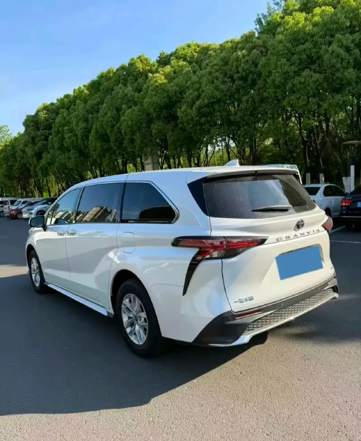 2024 Toyota Granvia 2.5L 189HP L4 E-CVT Hybrid,autocango,china used car exporter,china ev exporter,chinese used car exporter,chinese used ev exporter