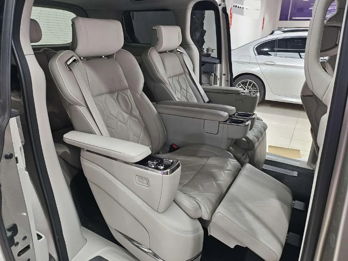2025 Volvo EM90 BEV 116KWH,autocango,china used car exporter,china ev exporter,chinese used car exporter,chinese used ev exporter