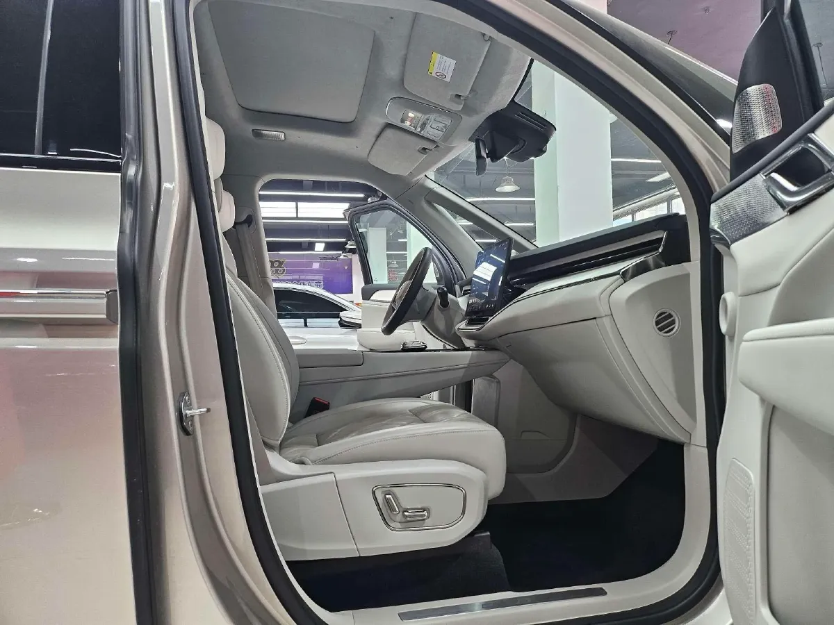 2025 Volvo EM90 BEV 116KWH,autocango,china used car exporter,china ev exporter,chinese used car exporter,chinese used ev exporter