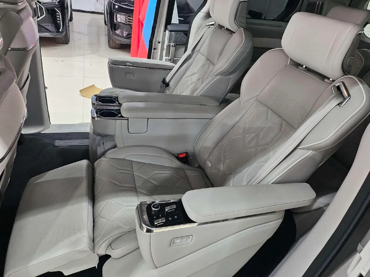 2025 Volvo EM90 BEV 116KWH,autocango,china used car exporter,china ev exporter,chinese used car exporter,chinese used ev exporter