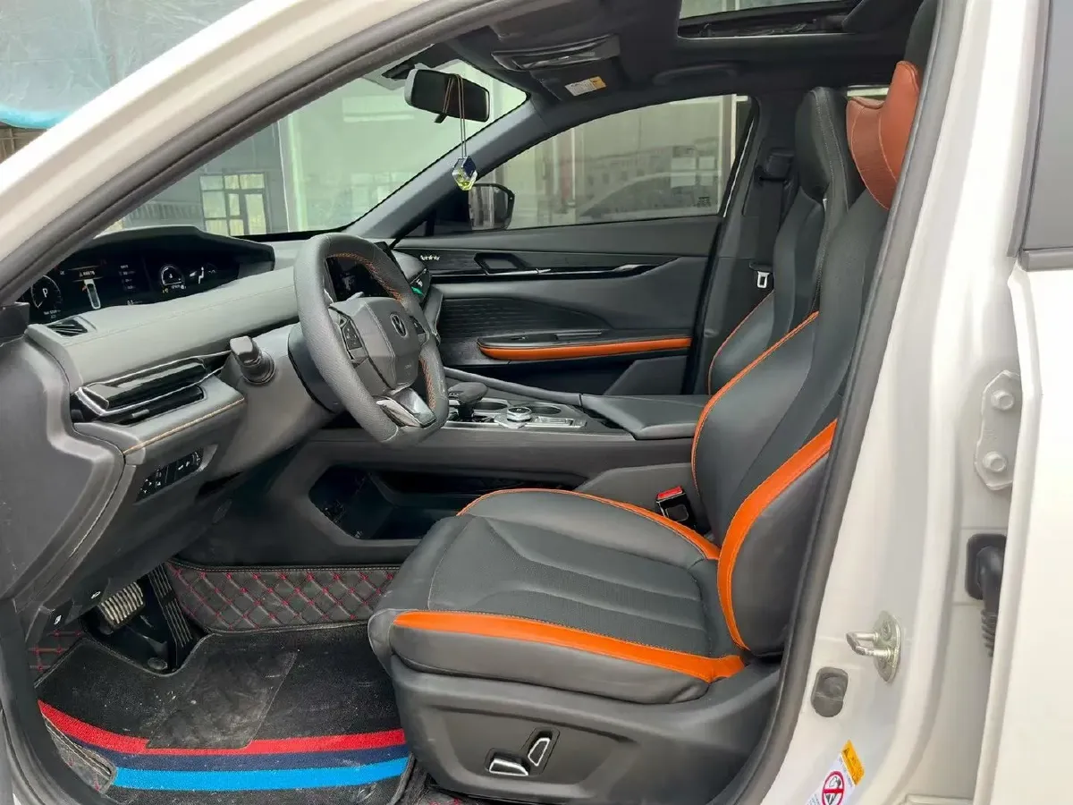 2023 ChangAn UNI-V 1.5T 188HP L4 7DCT,autocango,china used car exporter,china ev exporter,chinese used car exporter,chinese used ev exporter