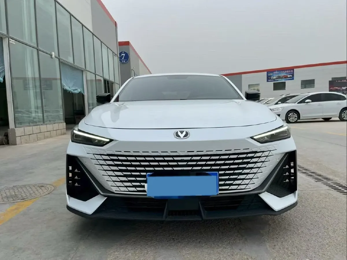 2023 ChangAn UNI-V 1.5T 188HP L4 7DCT,autocango,china used car exporter,china ev exporter,chinese used car exporter,chinese used ev exporter