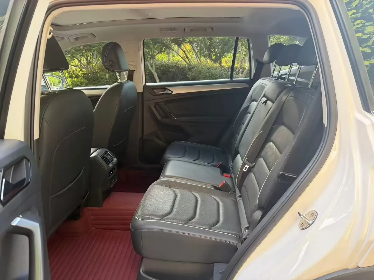 2018 Volkswagen Tiguan L 2.0T 186HP L4 7DCT,autocango,china used car exporter,china ev exporter,chinese used car exporter,chinese used ev exporter