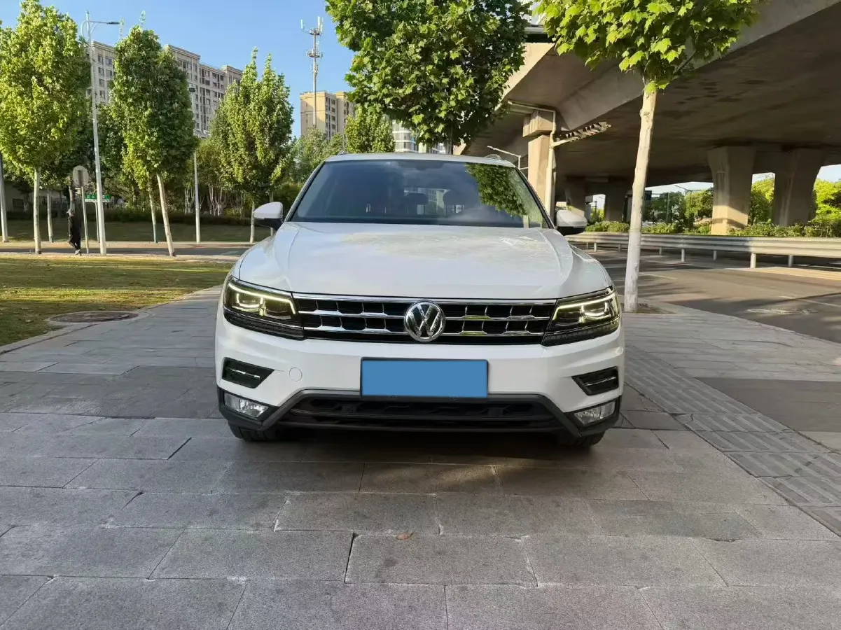 2018 Volkswagen Tiguan L 2.0T 186HP L4 7DCT,autocango,china used car exporter,china ev exporter,chinese used car exporter,chinese used ev exporter