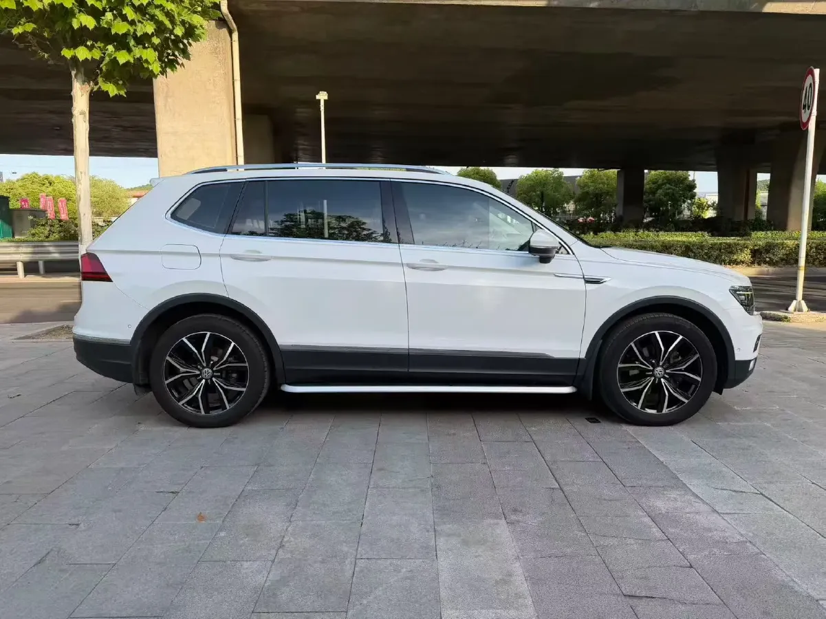 2018 Volkswagen Tiguan L 2.0T 186HP L4 7DCT,autocango,china used car exporter,china ev exporter,chinese used car exporter,chinese used ev exporter