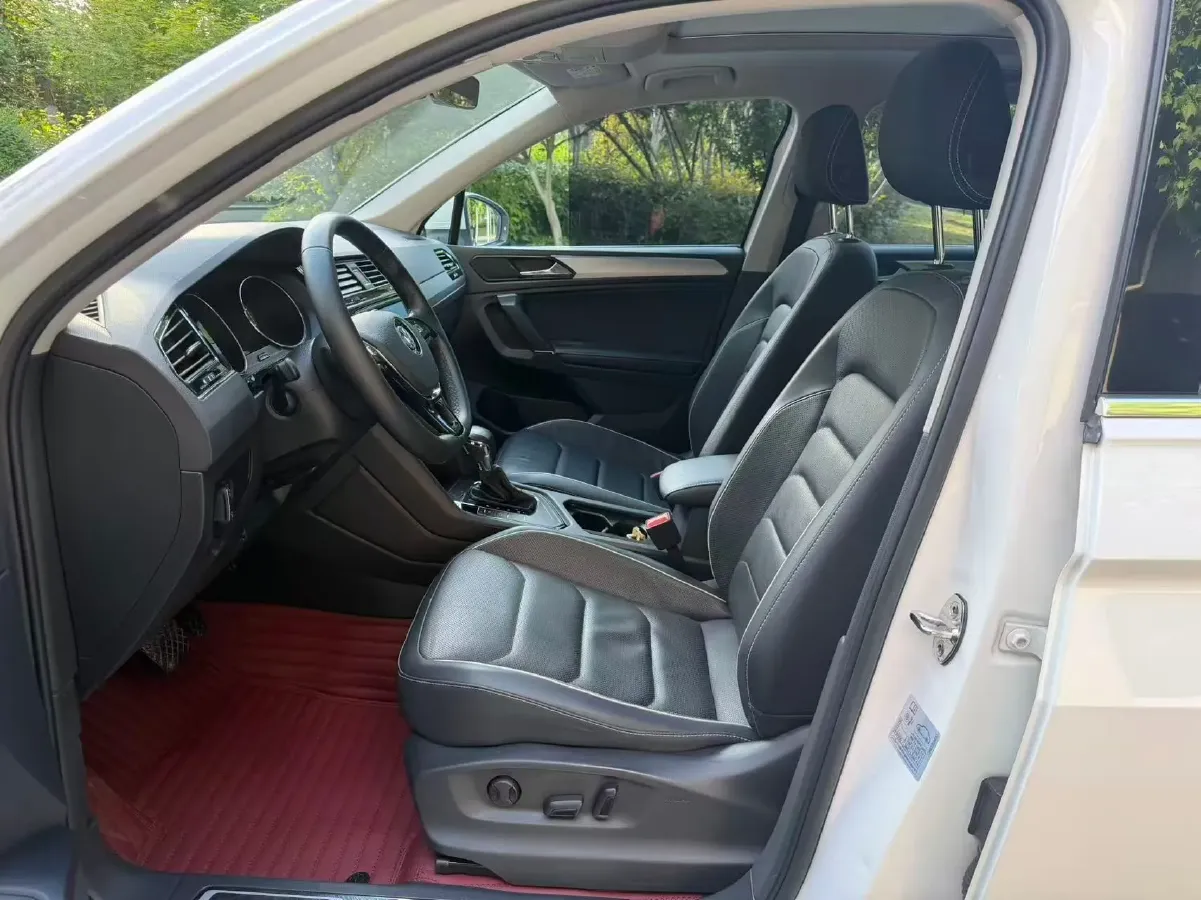 2018 Volkswagen Tiguan L 2.0T 186HP L4 7DCT,autocango,china used car exporter,china ev exporter,chinese used car exporter,chinese used ev exporter