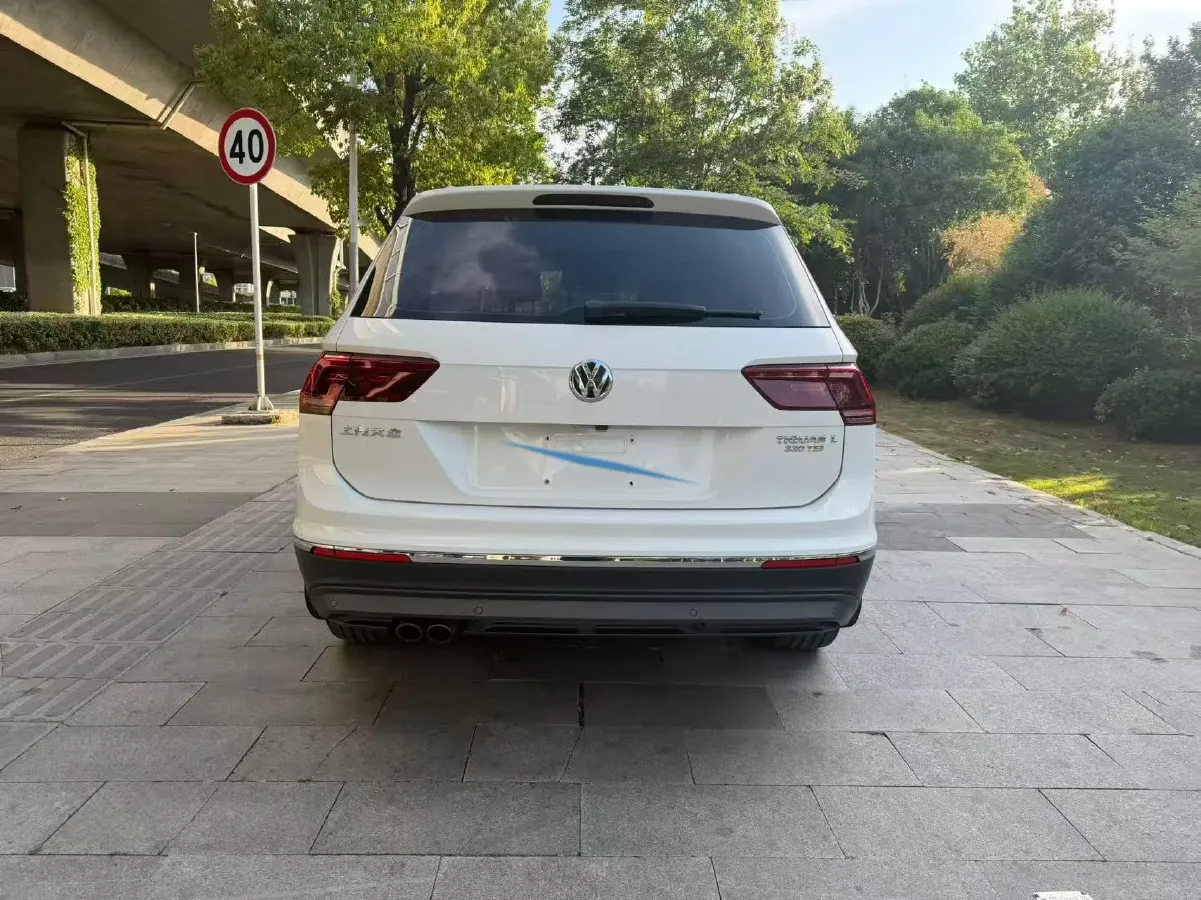 2018 Volkswagen Tiguan L 2.0T 186HP L4 7DCT,autocango,china used car exporter,china ev exporter,chinese used car exporter,chinese used ev exporter