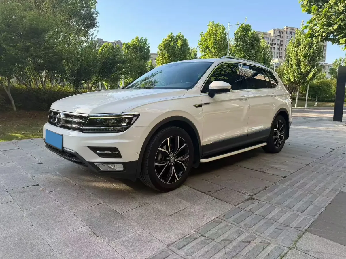 2018 Volkswagen Tiguan L 2.0T 186HP L4 7DCT,autocango,china used car exporter,china ev exporter,chinese used car exporter,chinese used ev exporter