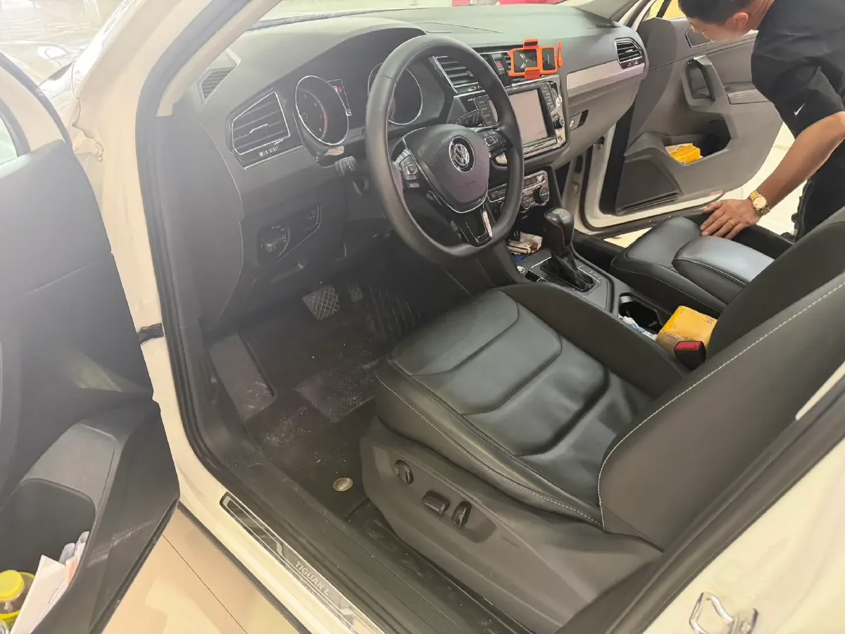 2018 Volkswagen Tiguan L 2.0T 186HP L4 7DCT,autocango,china used car exporter,china ev exporter,chinese used car exporter,chinese used ev exporter