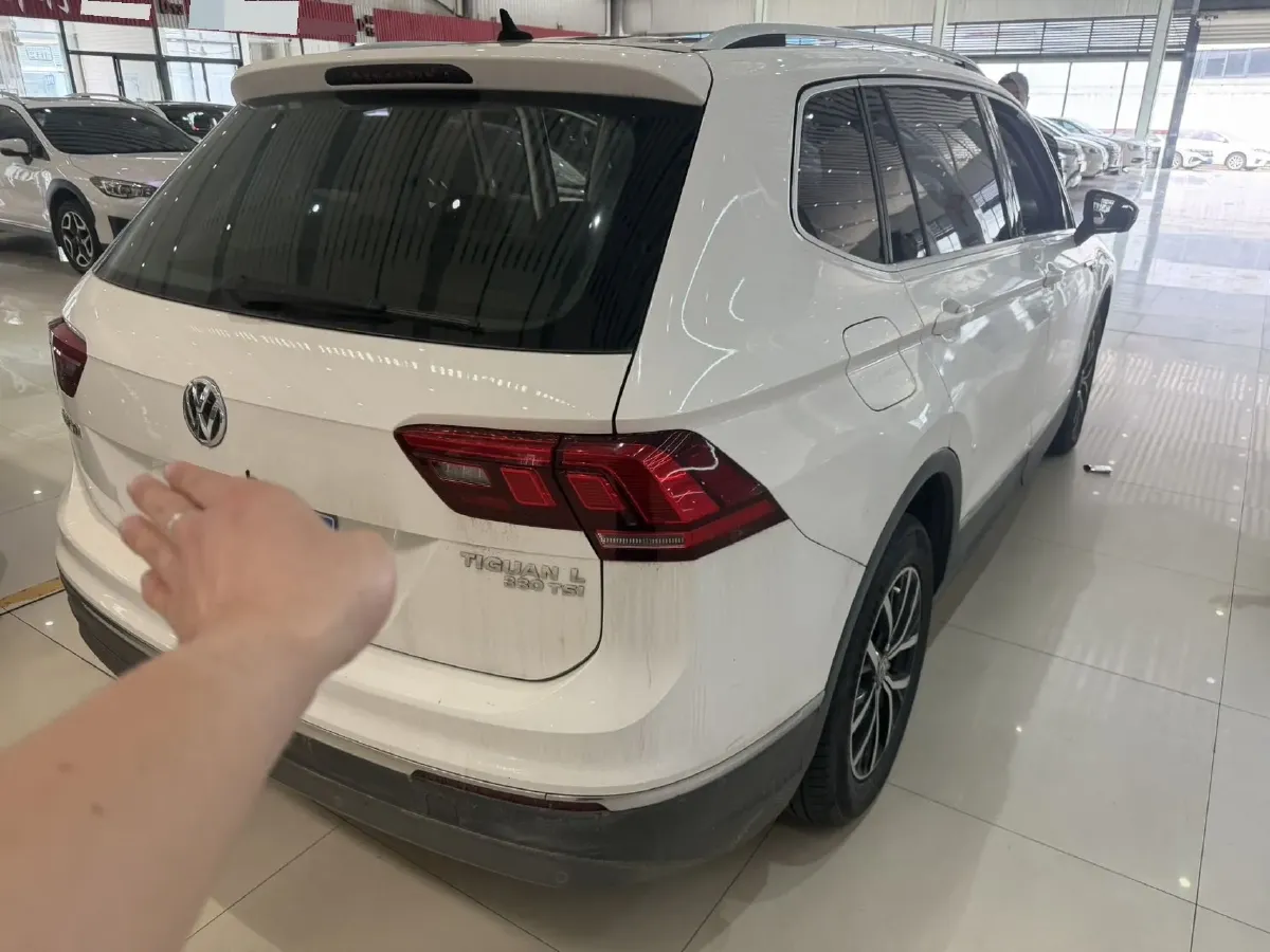2018 Volkswagen Tiguan L 2.0T 186HP L4 7DCT,autocango,china used car exporter,china ev exporter,chinese used car exporter,chinese used ev exporter