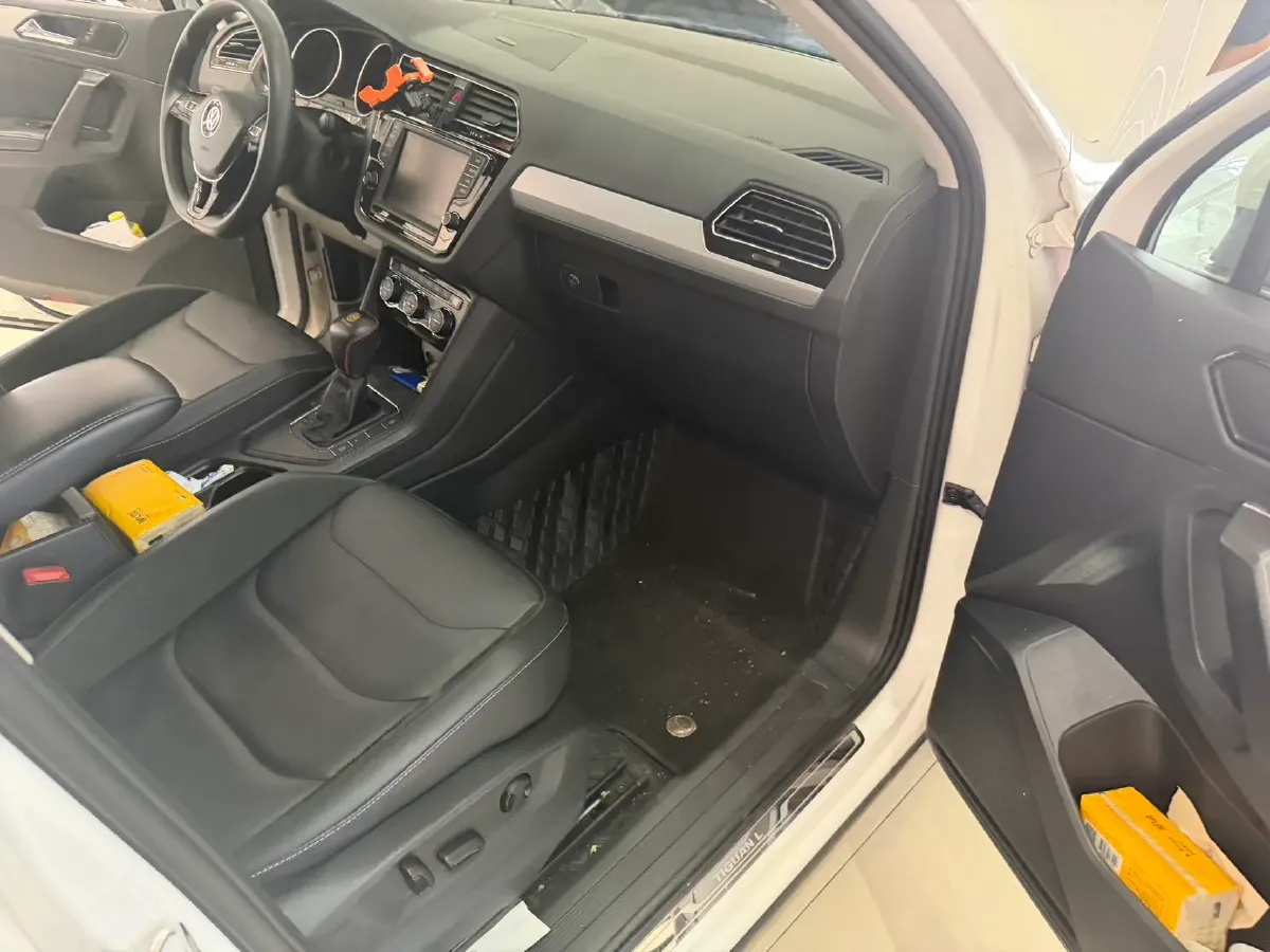 2018 Volkswagen Tiguan L 2.0T 186HP L4 7DCT,autocango,china used car exporter,china ev exporter,chinese used car exporter,chinese used ev exporter