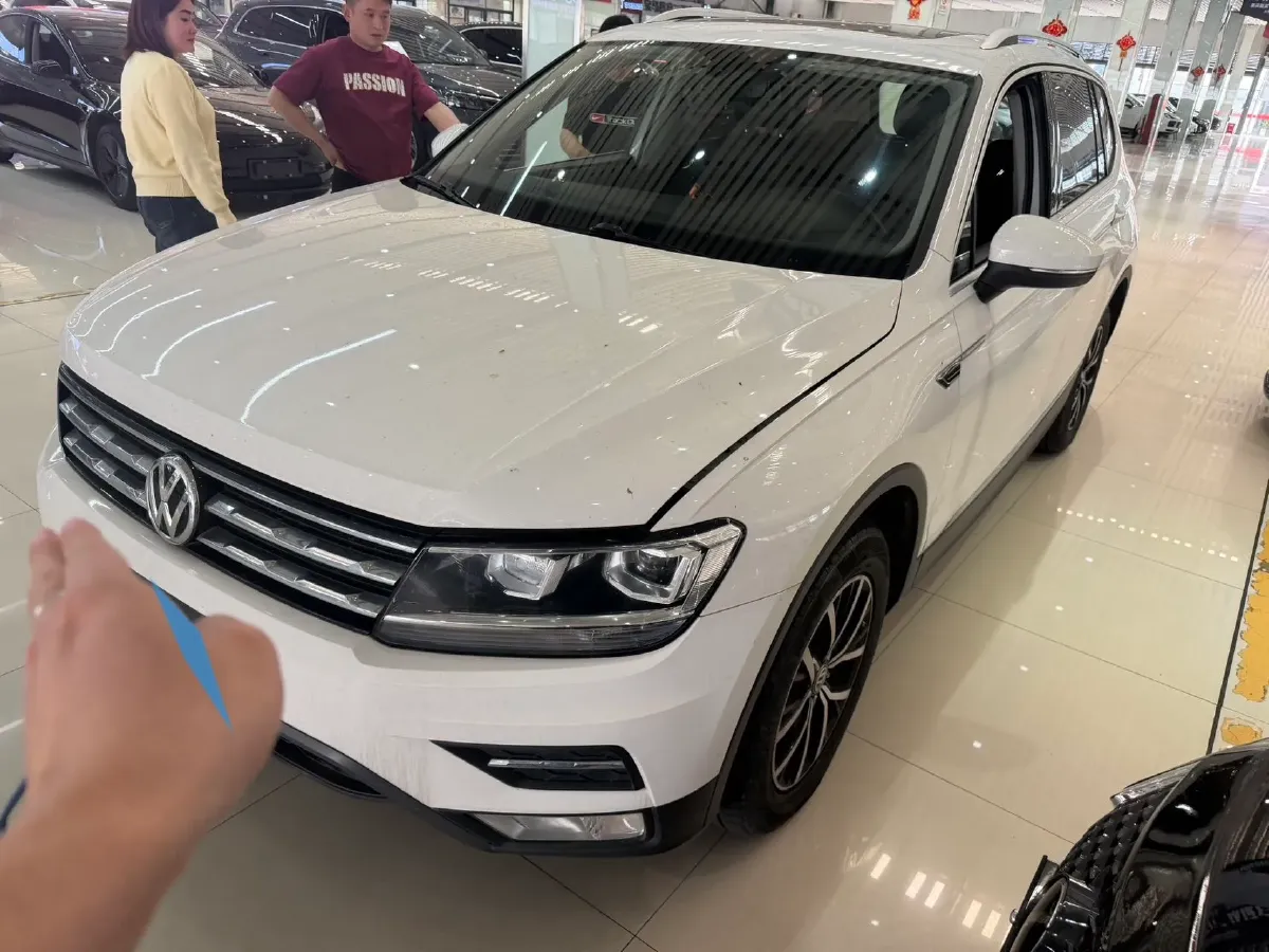 2018 Volkswagen Tiguan L 2.0T 186HP L4 7DCT,autocango,china used car exporter,china ev exporter,chinese used car exporter,chinese used ev exporter
