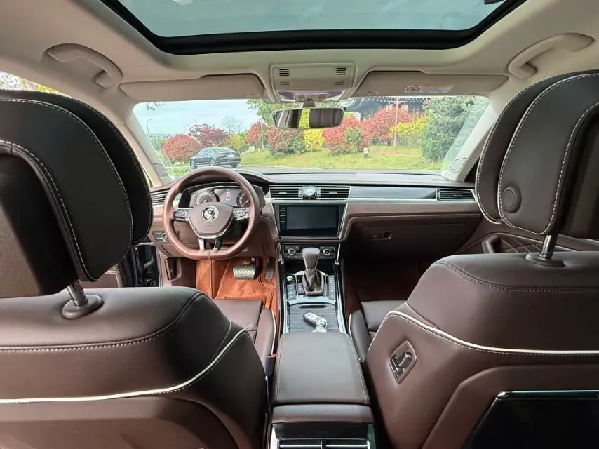 2021 Volkswagen Phideon 2.0T 224HP L4 7DCT,autocango,china used car exporter,china ev exporter,chinese used car exporter,chinese used ev exporter