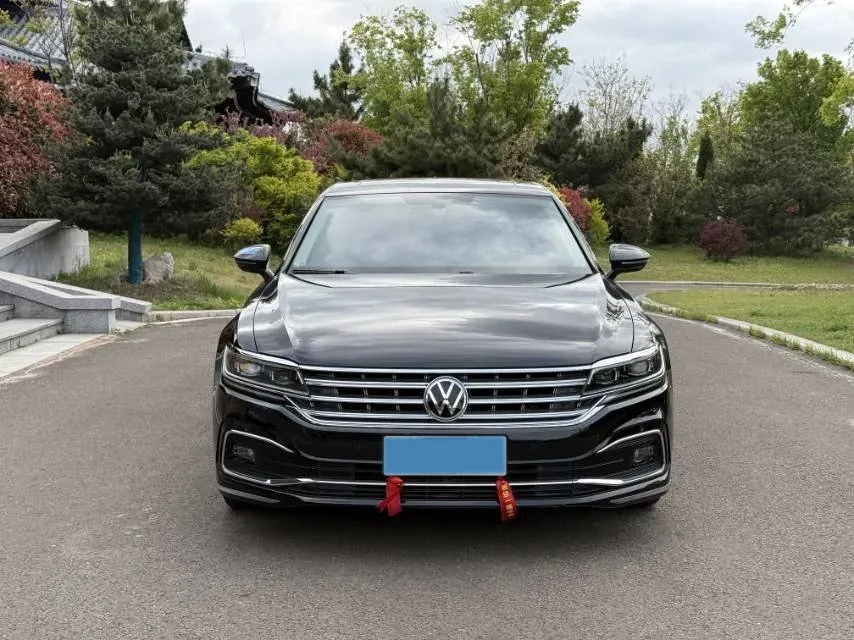 2021 Volkswagen Phideon 2.0T 224HP L4 7DCT,autocango,china used car exporter,china ev exporter,chinese used car exporter,chinese used ev exporter