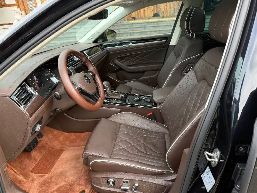 2021 Volkswagen Phideon 2.0T 224HP L4 7DCT,autocango,china used car exporter,china ev exporter,chinese used car exporter,chinese used ev exporter