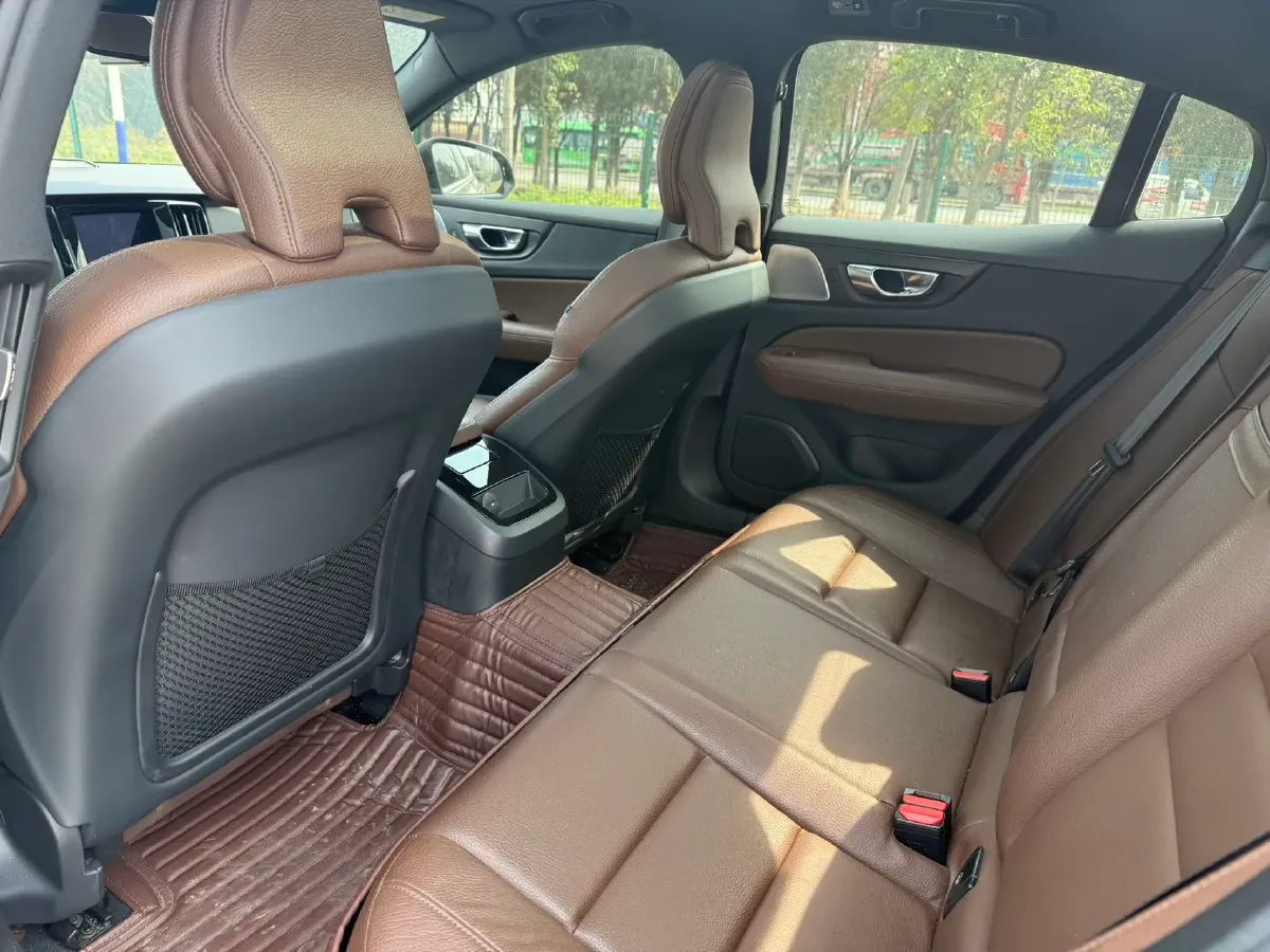 2022 Volvo S60 PHEV 2.0T 303HP L4 8AT PHEV 11.6KWH,autocango,china used car exporter,china ev exporter,chinese used car exporter,chinese used ev exporter