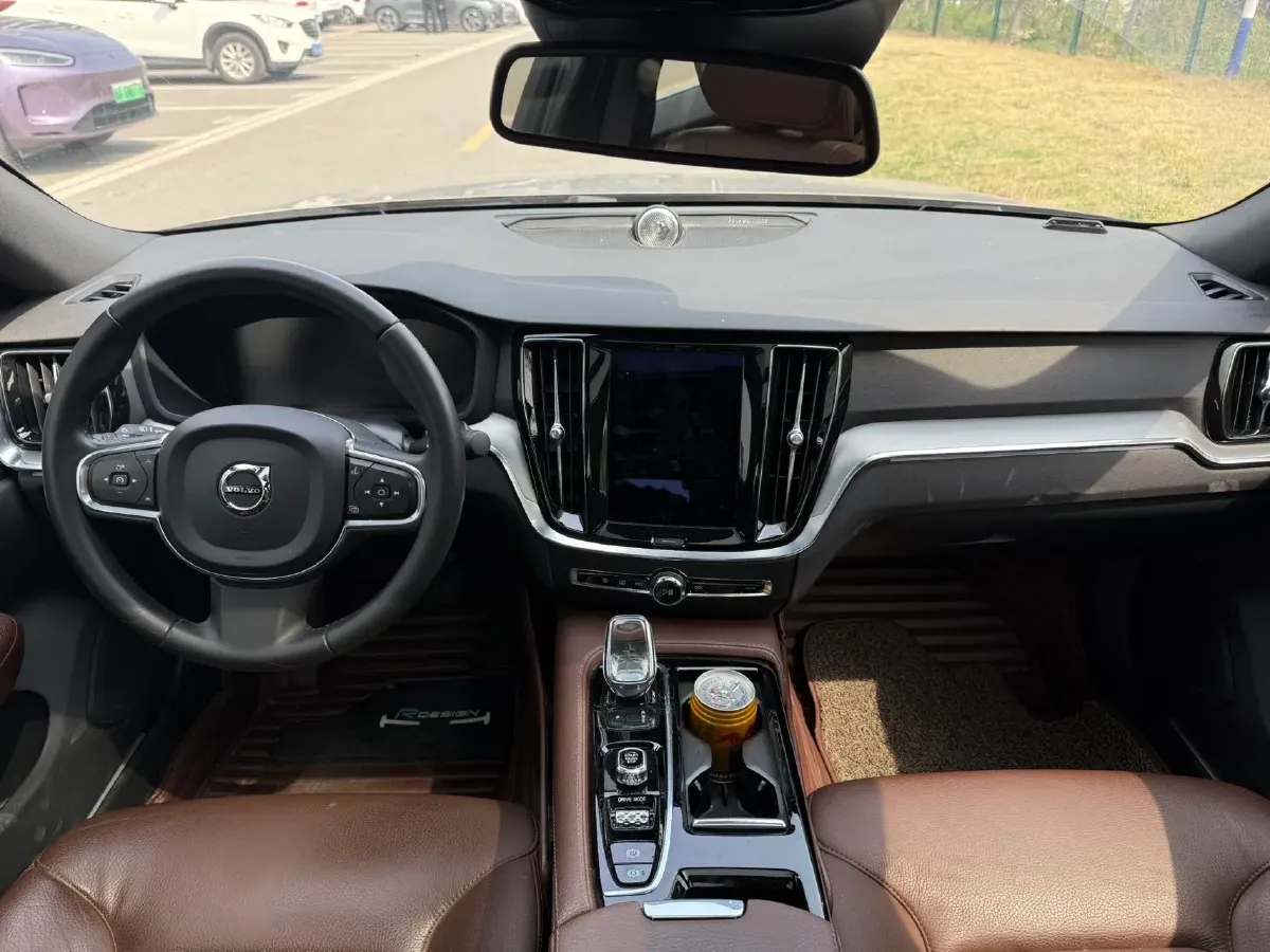2022 Volvo S60 PHEV 2.0T 303HP L4 8AT PHEV 11.6KWH,autocango,china used car exporter,china ev exporter,chinese used car exporter,chinese used ev exporter