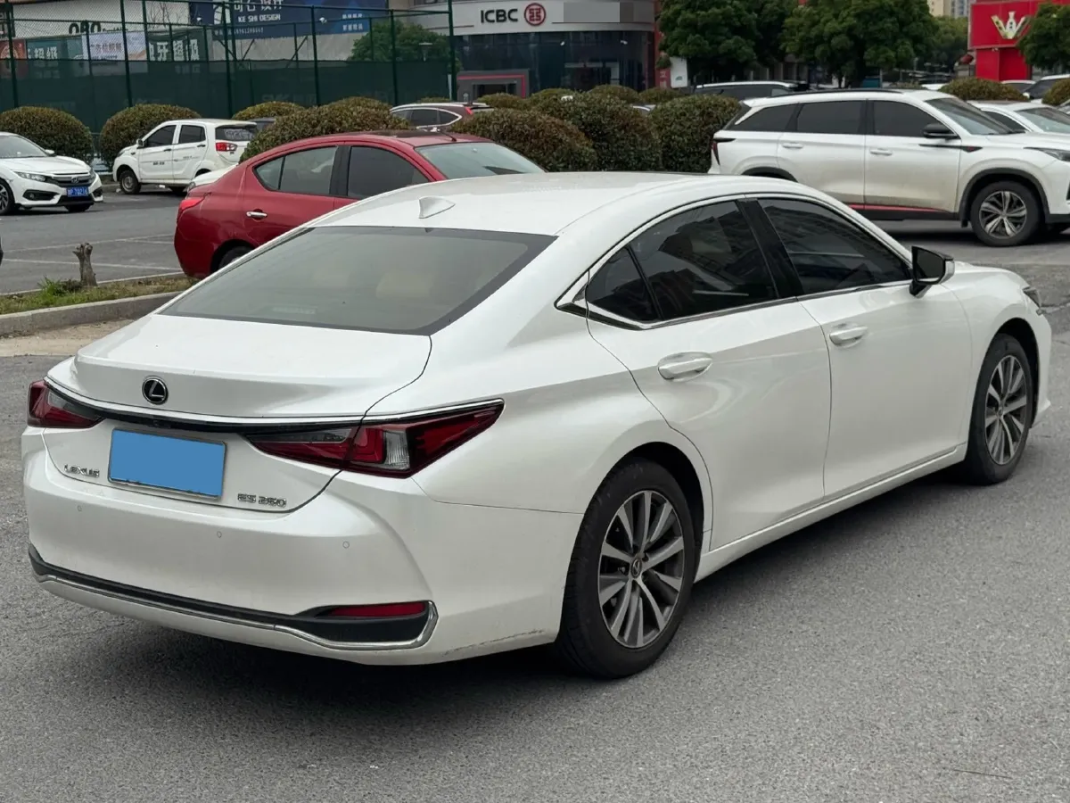2018 Lexus ES 2.5L 207HP L4 8AT,autocango,china used car exporter,china ev exporter,chinese used car exporter,chinese used ev exporter