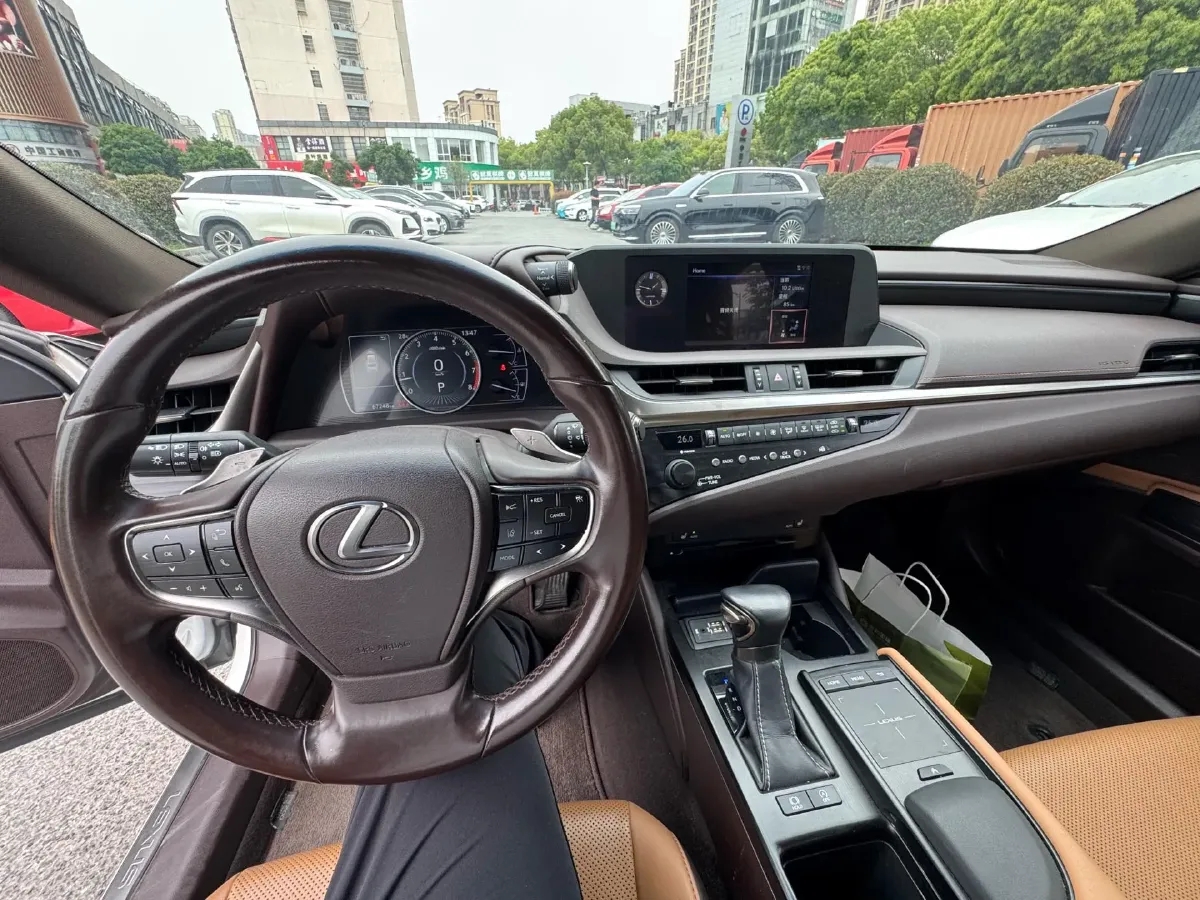 2018 Lexus ES 2.5L 207HP L4 8AT,autocango,china used car exporter,china ev exporter,chinese used car exporter,chinese used ev exporter