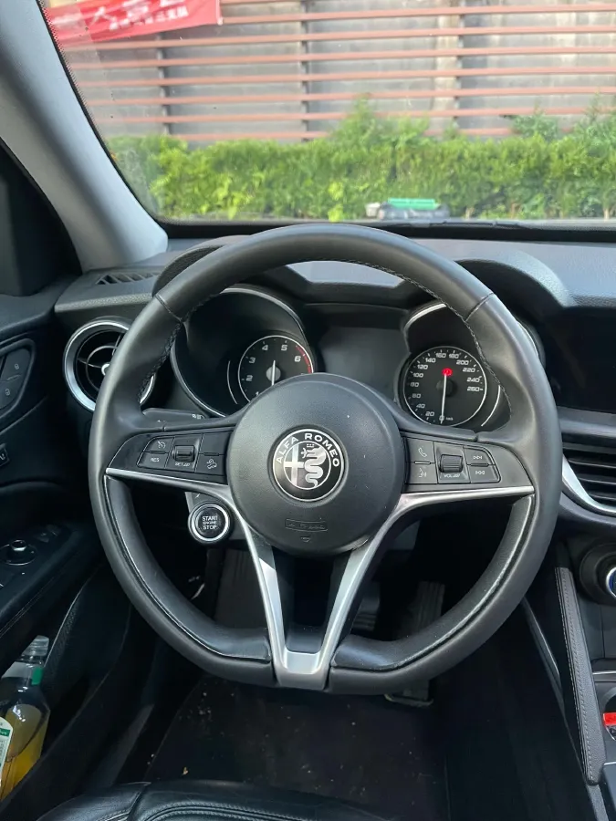 2017 Jaguar XE 2.0T 240HP L4 8AT,autocango,china used car exporter,china ev exporter,chinese used car exporter,chinese used ev exporter