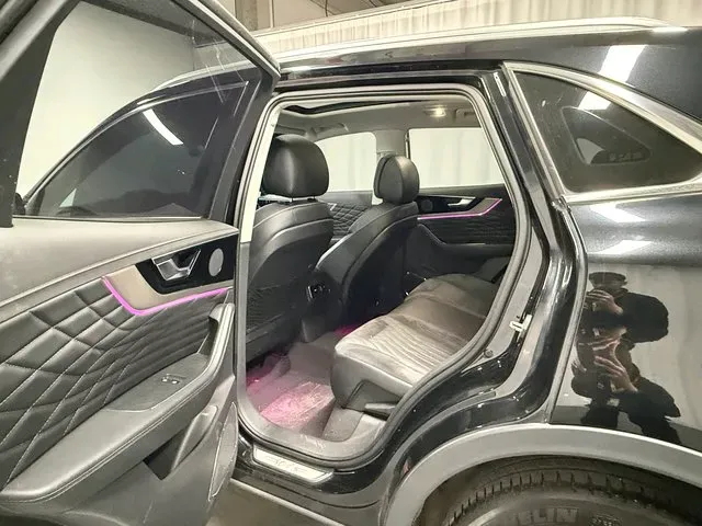 2022 HongQi HS5 2.0T 224HP L4 6AT,autocango,china used car exporter,china ev exporter,chinese used car exporter,chinese used ev exporter
