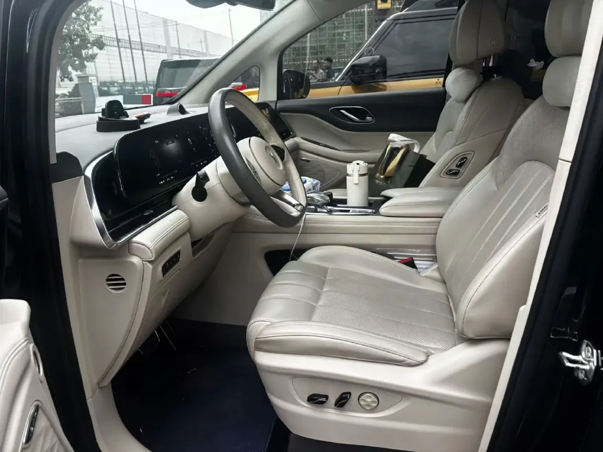 2022 Voyah Dream 1.5T 136HP L4 PHEV 25.57KWH,autocango,china used car exporter,china ev exporter,chinese used car exporter,chinese used ev exporter