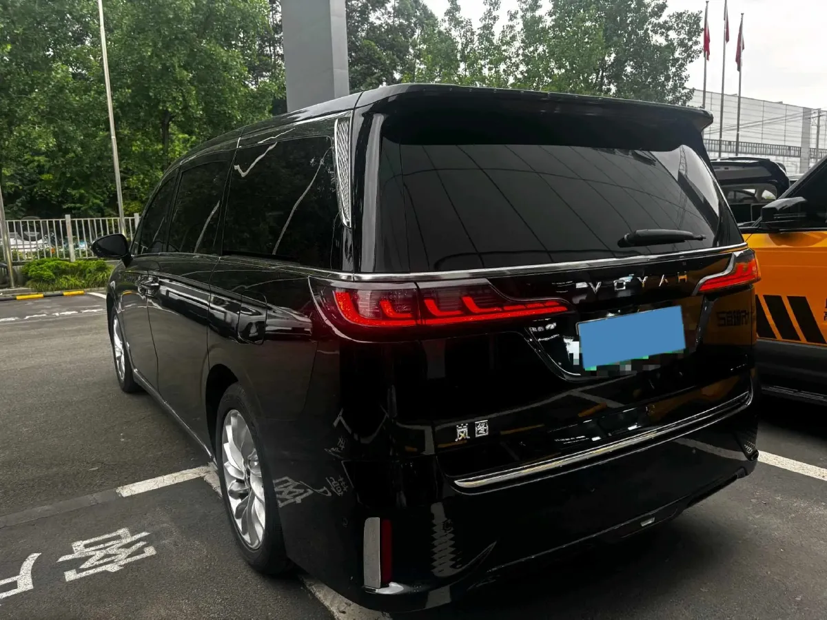 2022 Voyah Dream 1.5T 136HP L4 PHEV 25.57KWH,autocango,china used car exporter,china ev exporter,chinese used car exporter,chinese used ev exporter