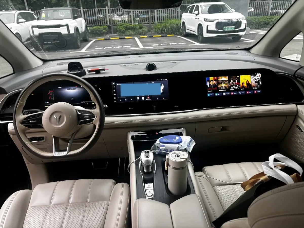 2022 Voyah Dream 1.5T 136HP L4 PHEV 25.57KWH,autocango,china used car exporter,china ev exporter,chinese used car exporter,chinese used ev exporter