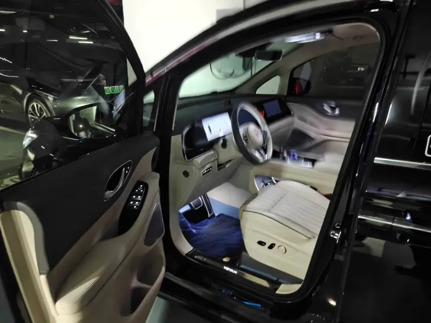 2022 Voyah Dream 1.5T 136HP L4 PHEV 25.57KWH,autocango,china used car exporter,china ev exporter,chinese used car exporter,chinese used ev exporter