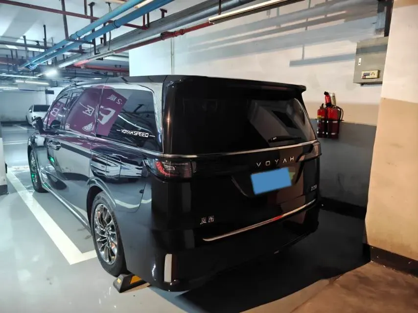 2022 Voyah Dream 1.5T 136HP L4 PHEV 25.57KWH,autocango,china used car exporter,china ev exporter,chinese used car exporter,chinese used ev exporter