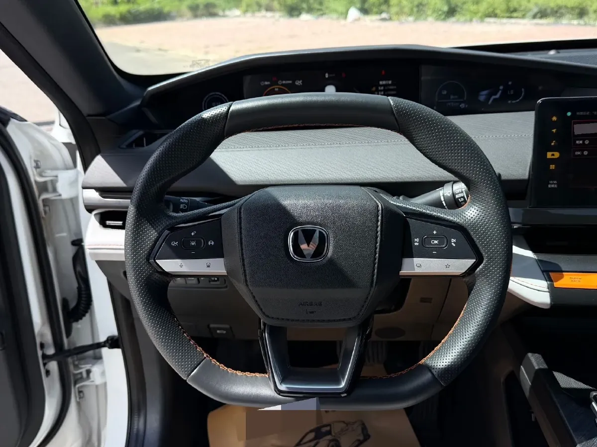 2024 ChangAn UNI-V iDD 1.5L 110HP L4 E-CVT PHEV 18.99KWH,autocango,china used car exporter,china ev exporter,chinese used car exporter,chinese used ev exporter