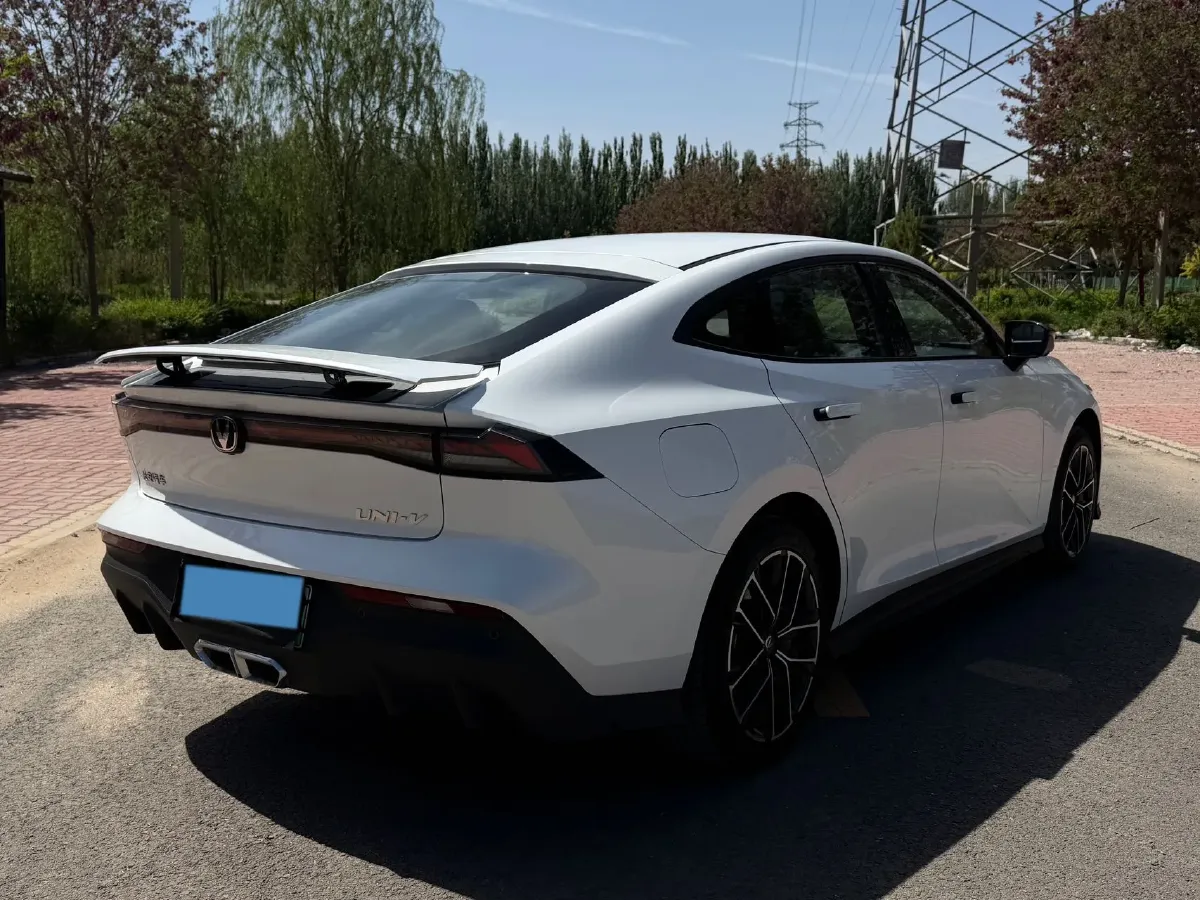 2024 ChangAn UNI-V iDD 1.5L 110HP L4 E-CVT PHEV 18.99KWH,autocango,china used car exporter,china ev exporter,chinese used car exporter,chinese used ev exporter