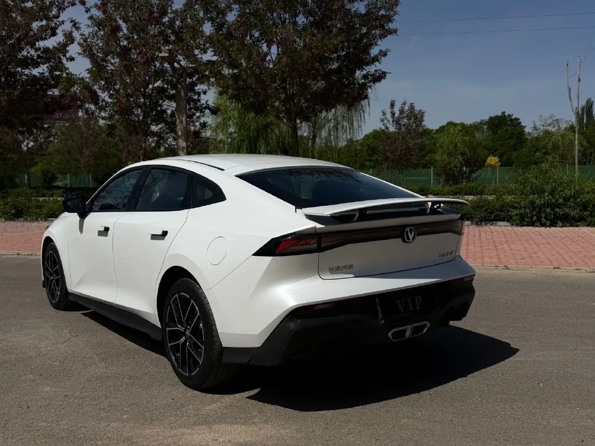 2024 ChangAn UNI-V iDD 1.5L 110HP L4 E-CVT PHEV 18.99KWH,autocango,china used car exporter,china ev exporter,chinese used car exporter,chinese used ev exporter