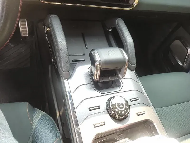 2023 Jetour Traveller 2.0T 254HP L4 7DCT,autocango,china used car exporter,china ev exporter,chinese used car exporter,chinese used ev exporter
