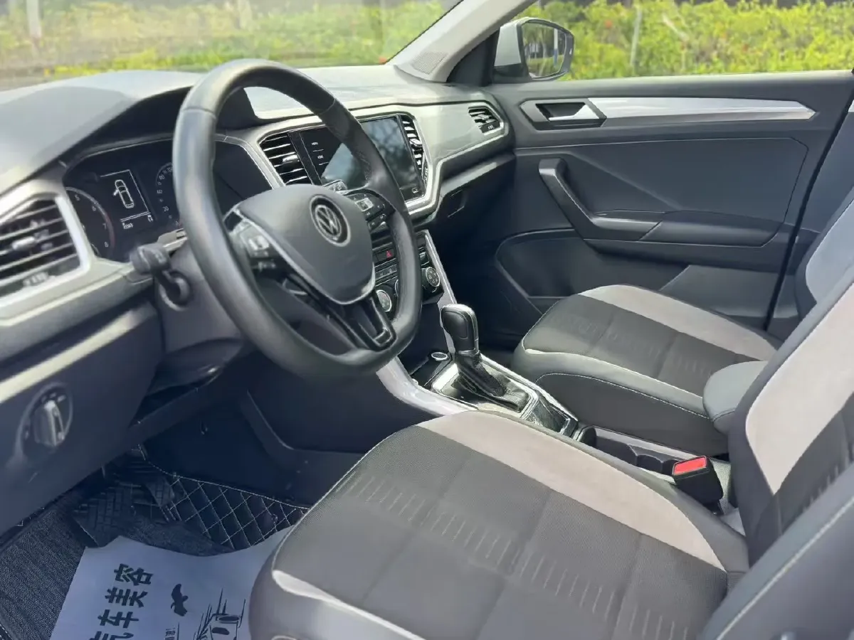 2022 Volkswagen T-Roc 1.4T 150HP L4 7DCT,autocango,china used car exporter,china ev exporter,chinese used car exporter,chinese used ev exporter