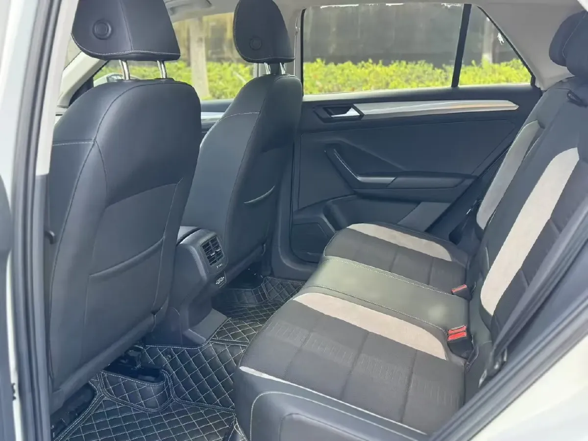 2022 Volkswagen T-Roc 1.4T 150HP L4 7DCT,autocango,china used car exporter,china ev exporter,chinese used car exporter,chinese used ev exporter