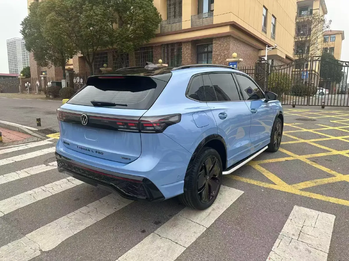2024 Volkswagen Tiguan L 2.0T 220HP L4 7DCT,autocango,china used car exporter,china ev exporter,chinese used car exporter,chinese used ev exporter