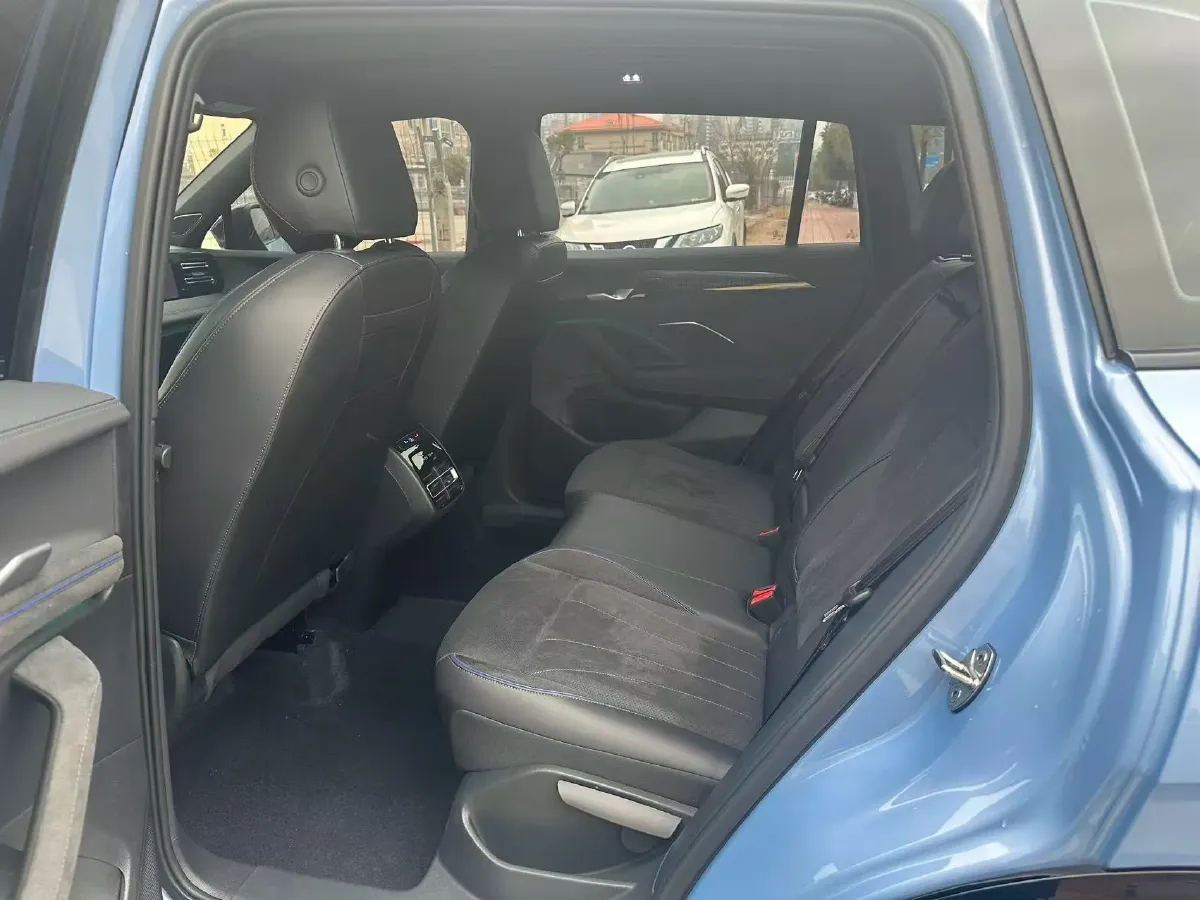 2024 Volkswagen Tiguan L 2.0T 220HP L4 7DCT,autocango,china used car exporter,china ev exporter,chinese used car exporter,chinese used ev exporter