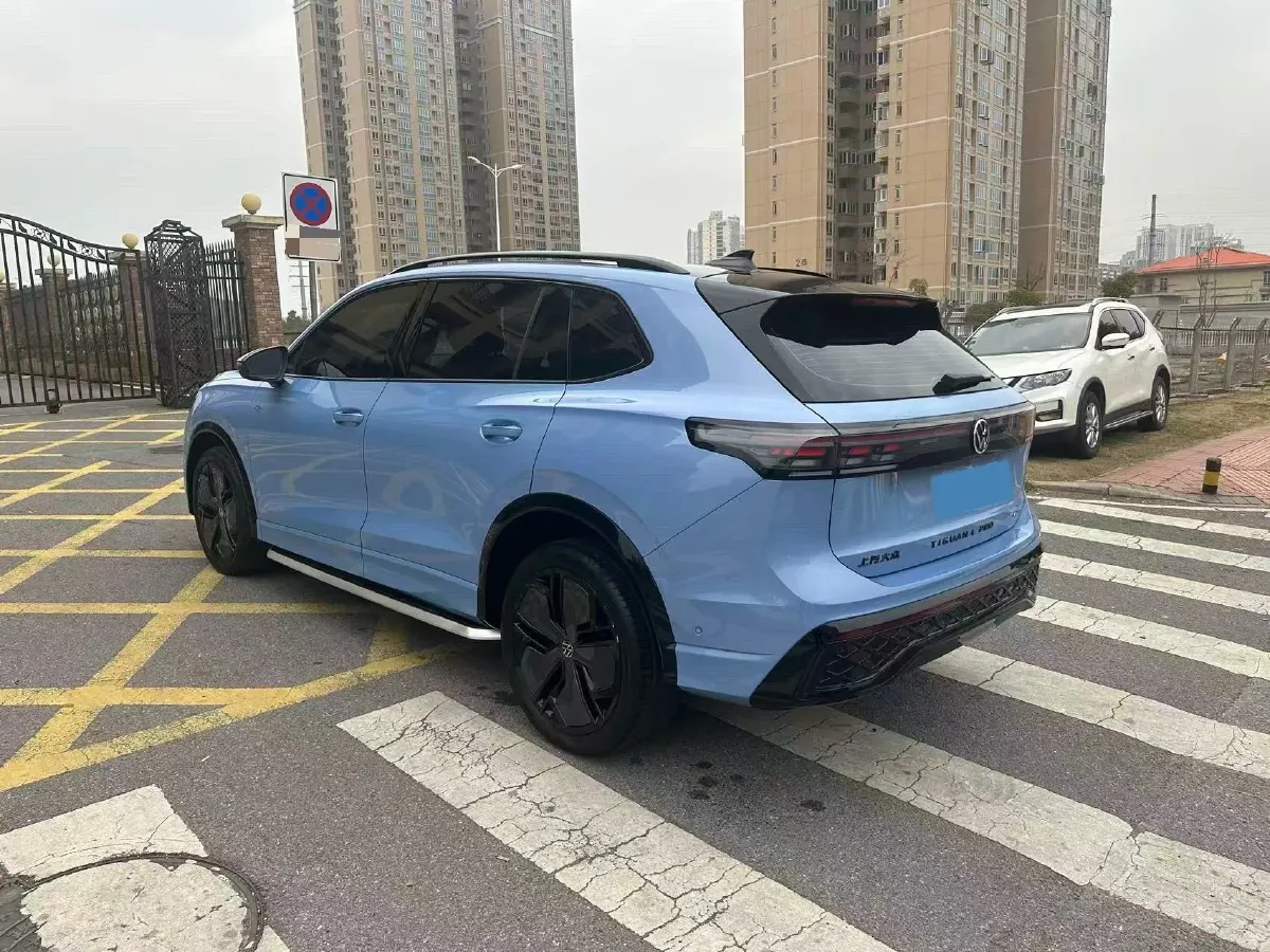 2024 Volkswagen Tiguan L 2.0T 220HP L4 7DCT,autocango,china used car exporter,china ev exporter,chinese used car exporter,chinese used ev exporter
