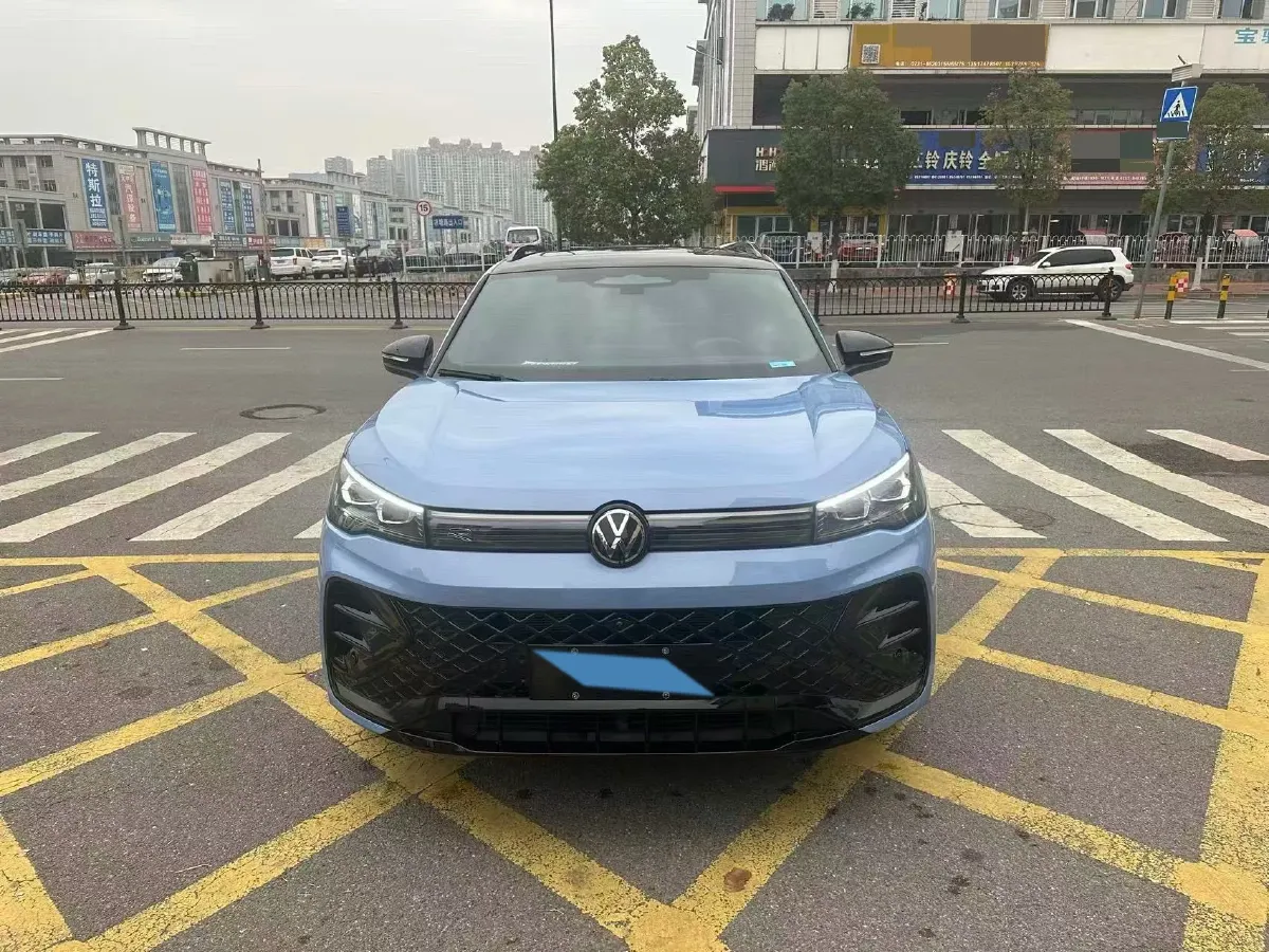 2024 Volkswagen Tiguan L 2.0T 220HP L4 7DCT,autocango,china used car exporter,china ev exporter,chinese used car exporter,chinese used ev exporter