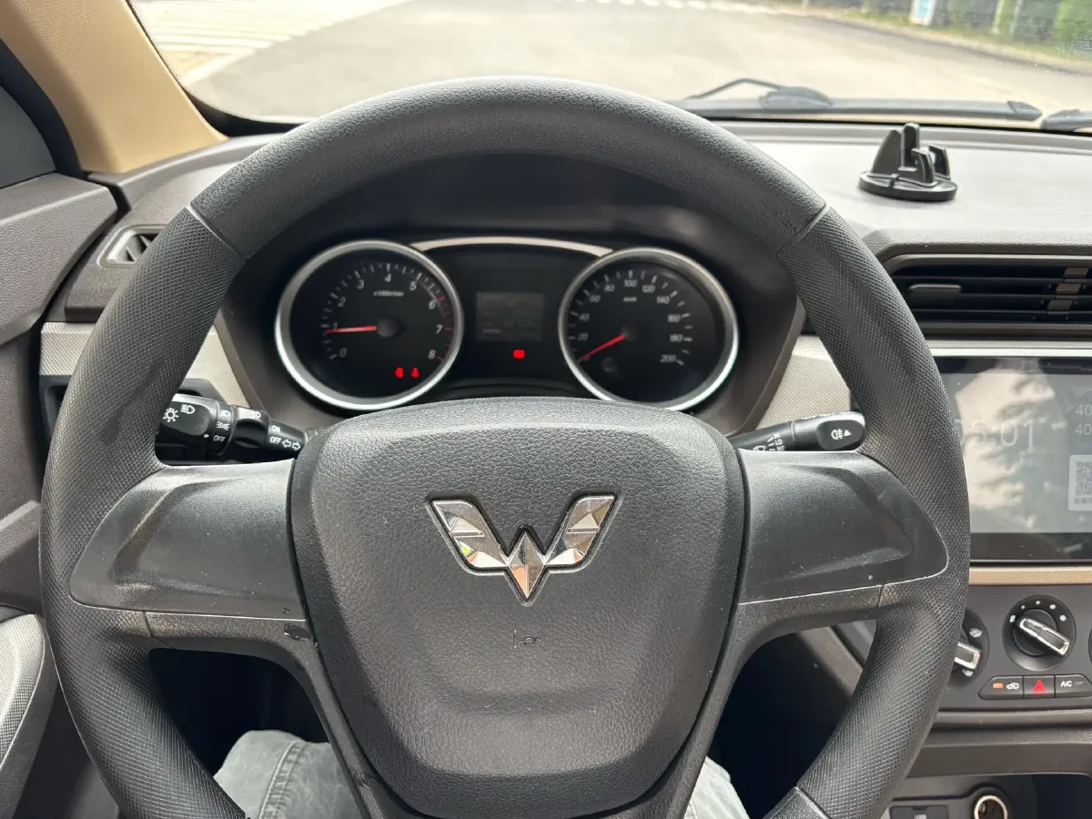 2018 WuLing HongGuang 1.5L 105HP L4 5MT,autocango,china used car exporter,china ev exporter,chinese used car exporter,chinese used ev exporter