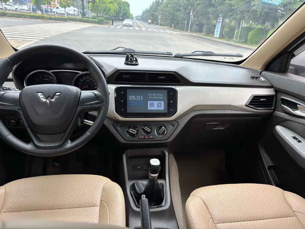 2018 WuLing HongGuang 1.5L 105HP L4 5MT,autocango,china used car exporter,china ev exporter,chinese used car exporter,chinese used ev exporter