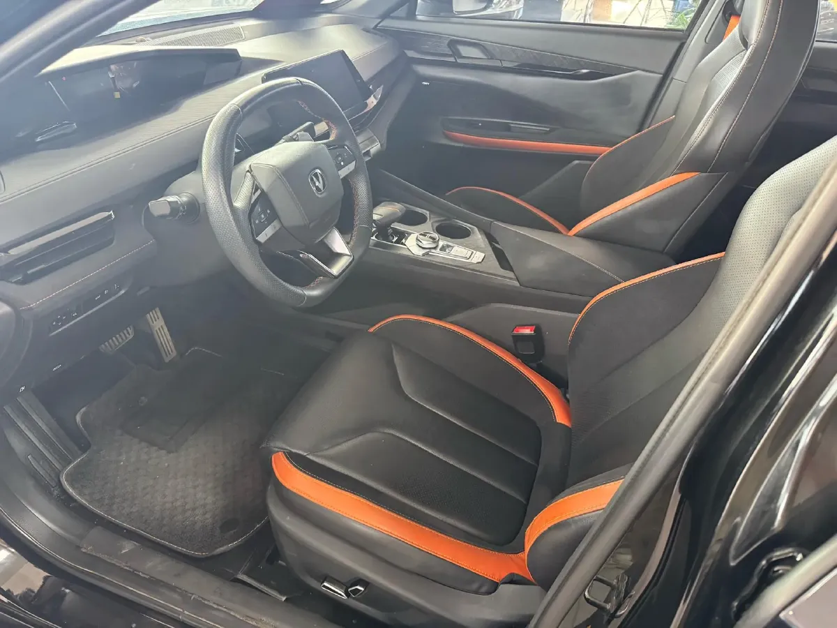 2022 ChangAn UNI-V 2.0T 233HP L4 8AT,autocango,china used car exporter,china ev exporter,chinese used car exporter,chinese used ev exporter